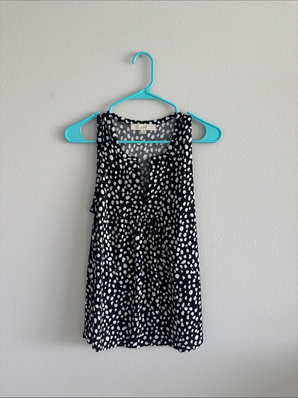 LOFT Black and White Dot V-Neck Sleeveless Top